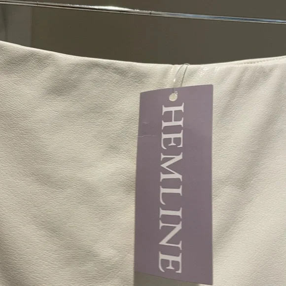 White faux leather skort, size small - Picture 4 of 5